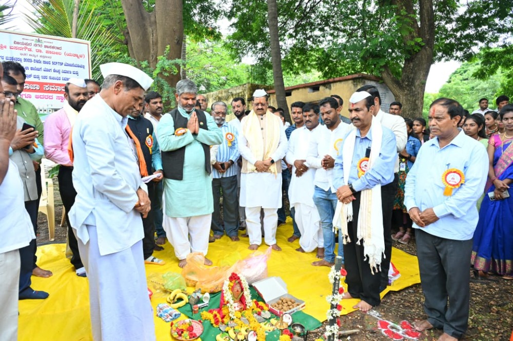 रु. ५ कोटींच्या कामगिरीचे आमदार यतनाळ यांच्याकडून भूमिपूजन